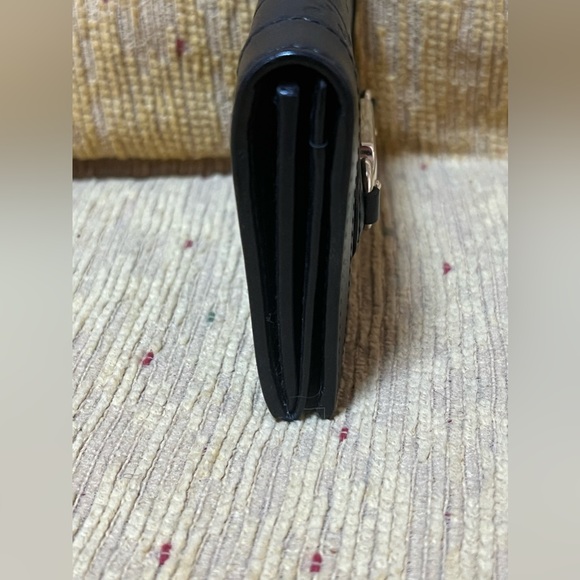 GUCCI  💕6 HOURS ONLY💕AUTH LEATHER EMBOSSED INTERLOCKING G’S WALLET. GORGEOUS NEW - Picture 5 of 8